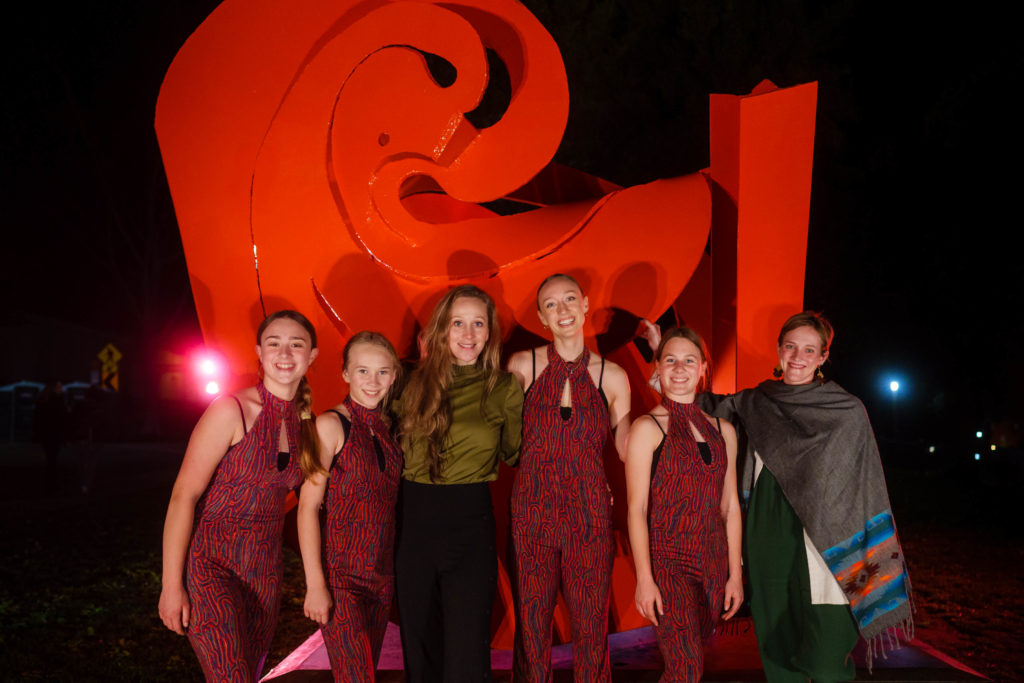 Dancers and choreographer Maartje with SLOMA Chief Curator Emma, standing in front of "Mamma Mobius"